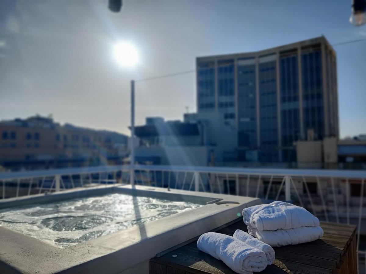 Unique Solar Penthouse With Jacuzzi And Sauna In Central Афіни Екстер'єр фото